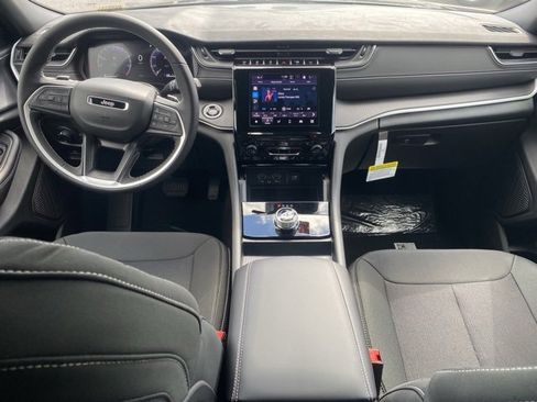 New 2025 Jeep Grand Cherokee Laredo X w/ Luxury Tech Group I image 34