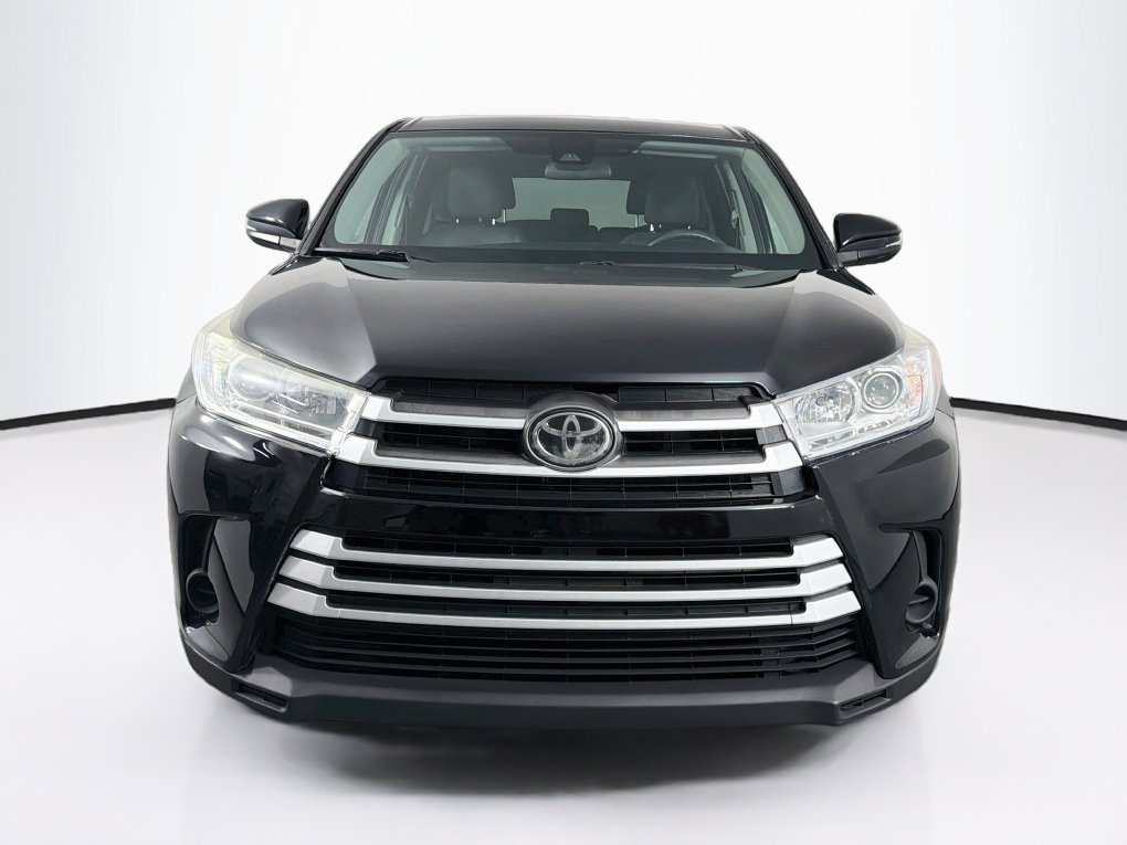 Used 2018 Toyota Highlander LE FWD image 2