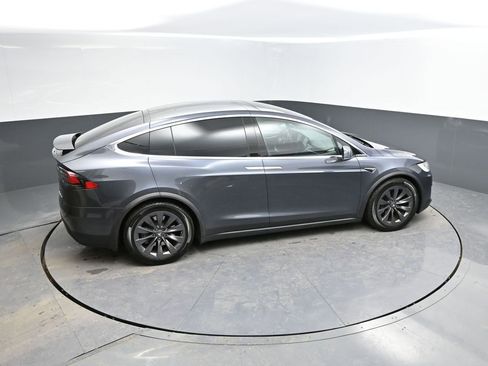 Used 2018 Tesla Model X 75D image 27