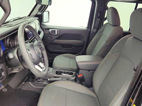 Used 2025 Jeep Wrangler Unlimited Sahara w/ Safety Group image 20