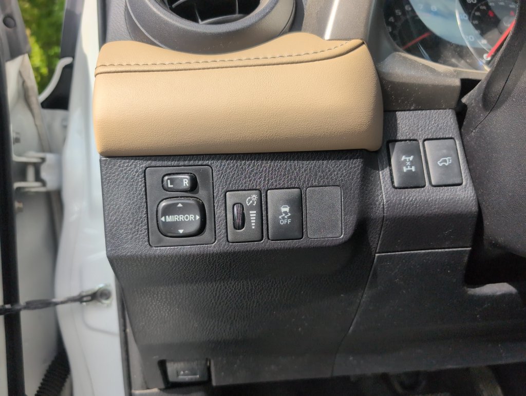 Used 2014 Toyota RAV4 Limited AWD/4WD image 16