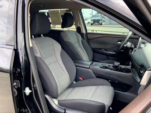 Used 2021 Nissan Rogue SV image 9