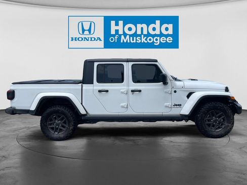 Used 2024 Jeep Gladiator Sport AWD/4WD image 4