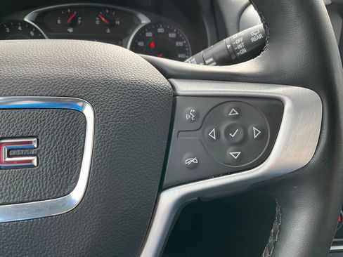 Used 2024 GMC Terrain SLT image 7