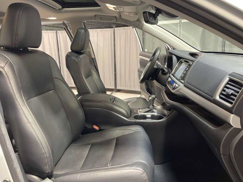 Used 2018 Toyota Highlander XLE FWD image 14