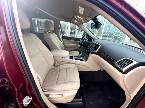 Used 2017 Jeep Grand Cherokee Laredo w/ Quick Order Package 2BE image 12