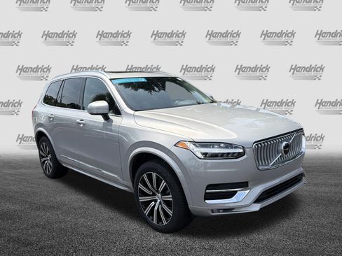 Used 2025 Volvo XC90 B5 Core AWD/4WD image 2