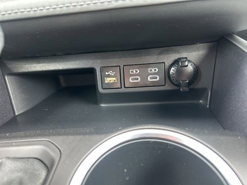 Used 2023 Toyota Highlander LE image 12