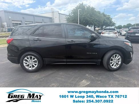 Used 2021 Chevrolet Equinox LS w/ LS Convenience Package FWD image 2