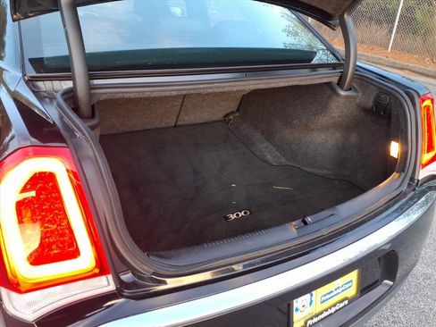 Used 2016 Chrysler 300 C image 8