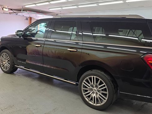 Used 2022 Ford Expedition Max Platinum AWD/4WD image 3