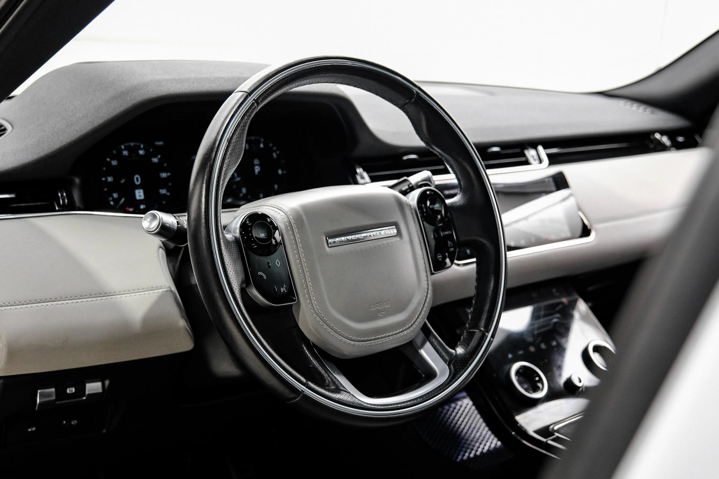 Used 2020 Land Rover Range Rover Evoque First Edition AWD/4WD image 15