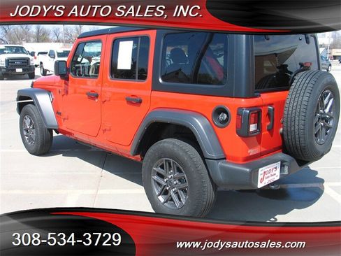 Used 2025 Jeep Wrangler Sport S AWD/4WD image 38