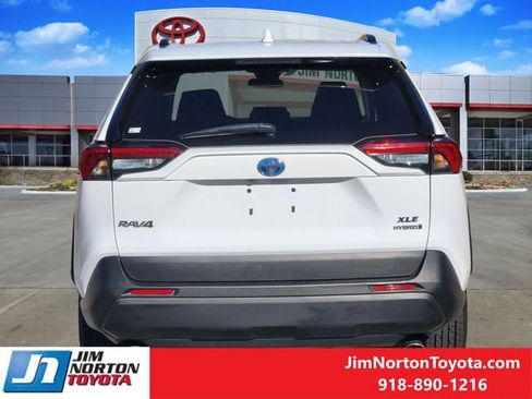 Used 2022 Toyota RAV4 XLE image 7
