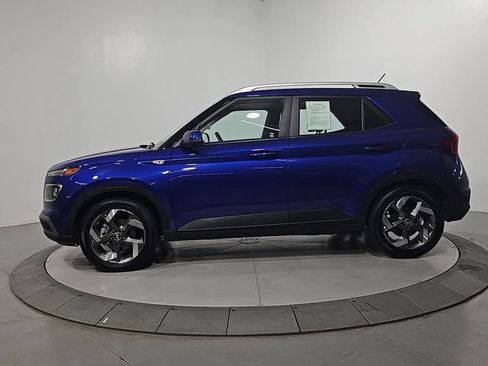 Certified 2025 Hyundai Venue SEL FWD image 2