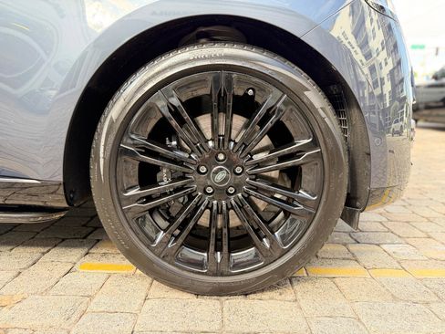 Used 2024 Land Rover Range Rover Long Wheelbase Autobiography image 27