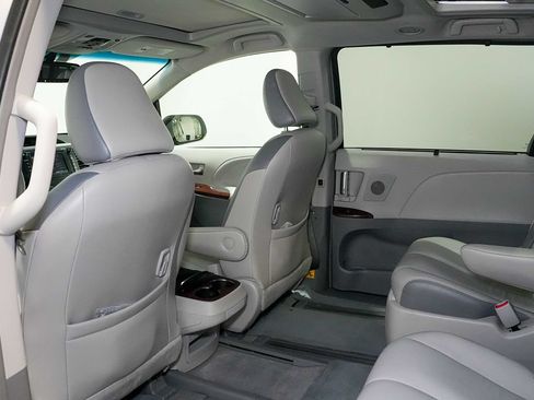 Used 2013 Toyota Sienna Limited w/ Premium Pkg FWD image 15