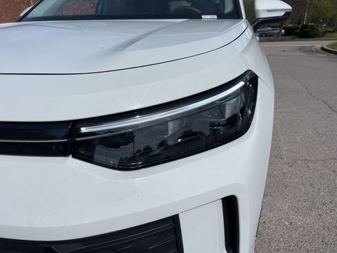 Used 2025 Volkswagen Tiguan SE image 9