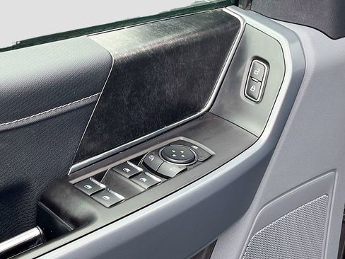 Used 2022 Ford F150 XLT w/ Equipment Group 302A High image 16