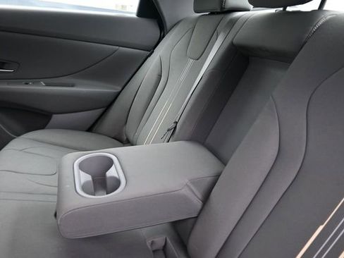 Used 2025 Hyundai Elantra SEL FWD image 30