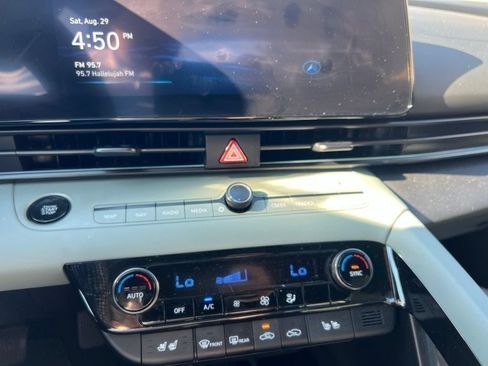 Used 2025 Hyundai Elantra Limited FWD image 9