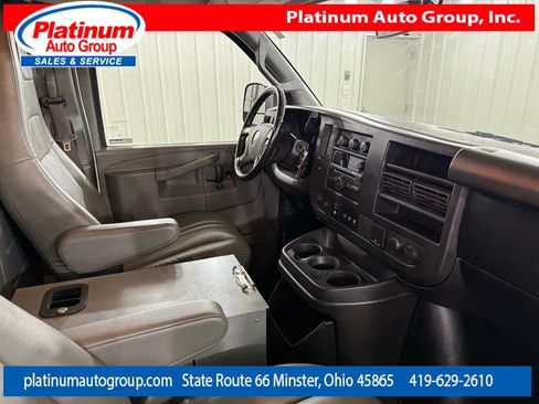 Used 2017 Chevrolet Express 3500 Extended RWD image 52