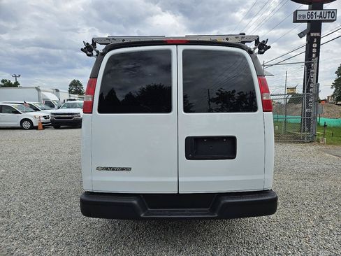 Used 2017 Chevrolet Express 2500 RWD image 4
