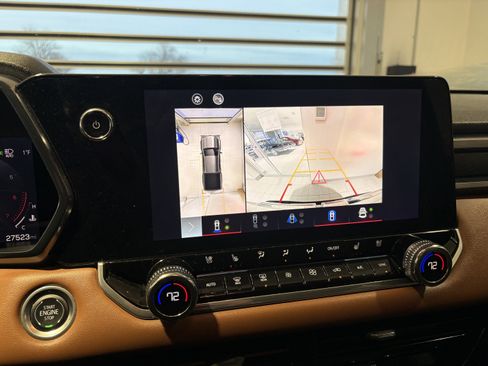 Used 2024 GMC Canyon AT4 w/ AT4 Premium Package image 15