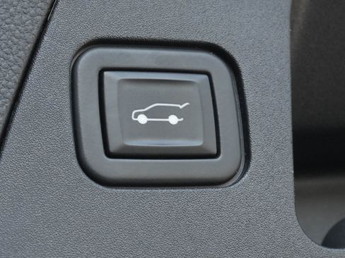 Used 2020 Buick Envision Essence w/ Experience Buick Package FWD image 37