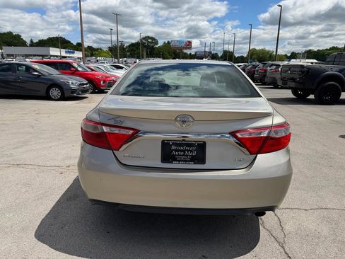 Used 2015 Toyota Camry SE FWD image 4