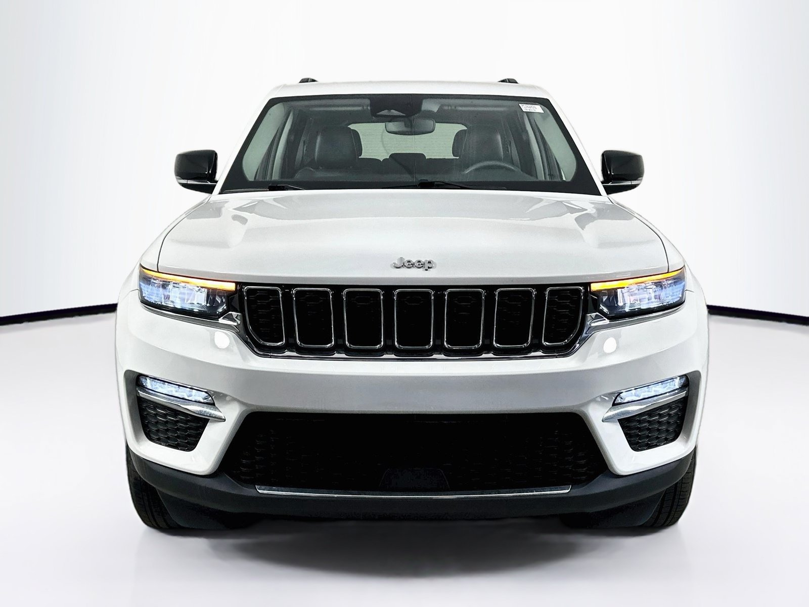 Used 2023 Jeep Grand Cherokee Limited w/ Trailer Tow Prep Group (B) AWD/4WD image 2