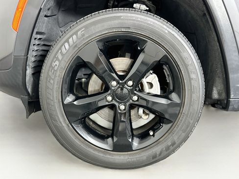 Used 2023 Jeep Grand Cherokee Altitude AWD/4WD image 11