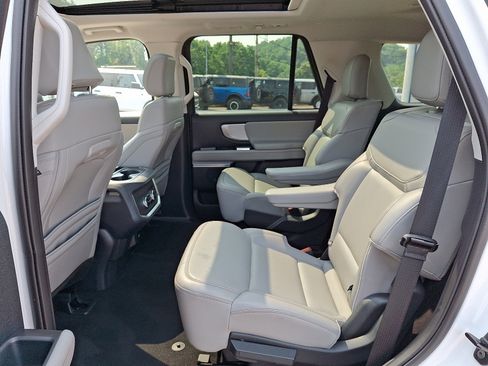 Used 2025 Ford Expedition Active AWD/4WD image 10