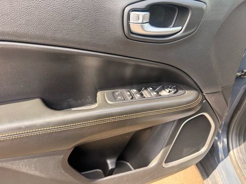 Used 2018 Jeep Compass Limited AWD/4WD image 21