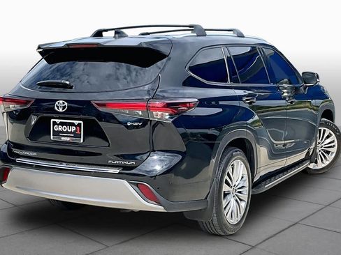 Used 2025 Toyota Highlander Platinum AWD/4WD image 13