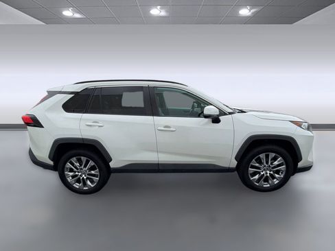 Used 2021 Toyota RAV4 XLE Premium FWD image 8