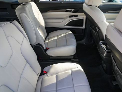 Certified 2022 Kia Telluride EX w/ EX Premium Package image 18