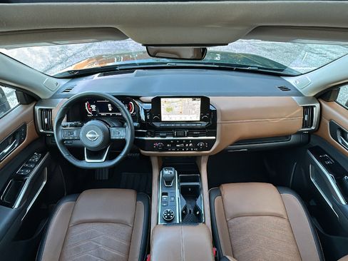 Certified 2025 Nissan Pathfinder Platinum w/ Cargo Package image 27