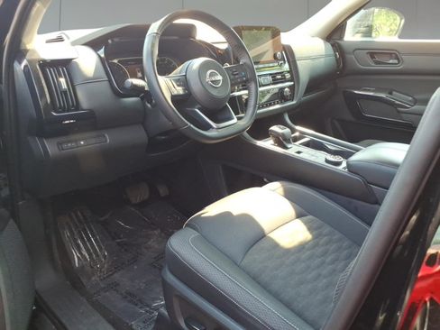 Used 2024 Nissan Pathfinder SV AWD/4WD image 8