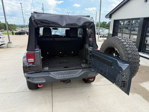 Used 2017 Jeep Wrangler Unlimited Rubicon image 37