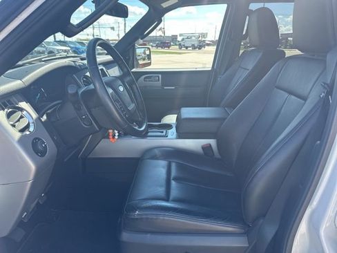Used 2017 Ford Expedition XLT w/ Equipment Group 202A image 8