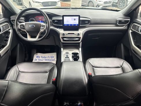 Used 2022 Ford Explorer XLT w/ Equipment Group 202A AWD/4WD image 24