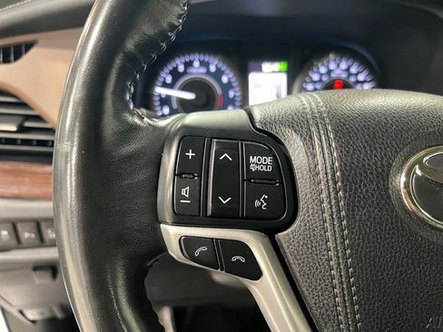 Used 2018 Toyota Sienna XLE image 29