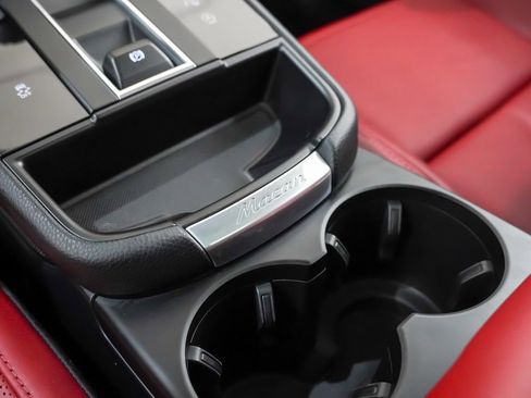 Used 2025 Porsche Macan image 34