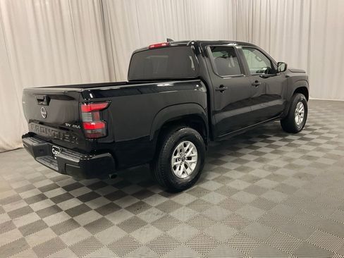 Used 2024 Nissan Frontier SV image 3