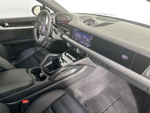 Certified 2026 Porsche Cayenne Coupe AWD/4WD image 29