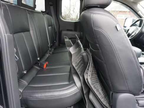 Used 2021 Nissan Titan SV w/ SV Convenience Package image 21