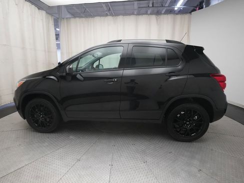Used 2022 Chevrolet Trax LT w/ Midnight Edition AWD/4WD image 23