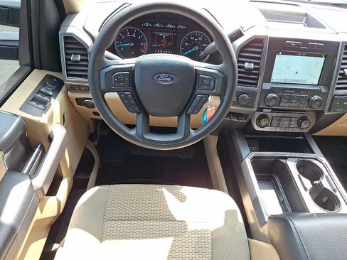 Used 2018 Ford F250 XLT w/ XLT Premium Package AWD/4WD image 11