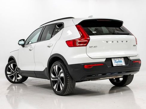 Used 2024 Volvo XC40 B5 Plus w/ Climate Package image 27